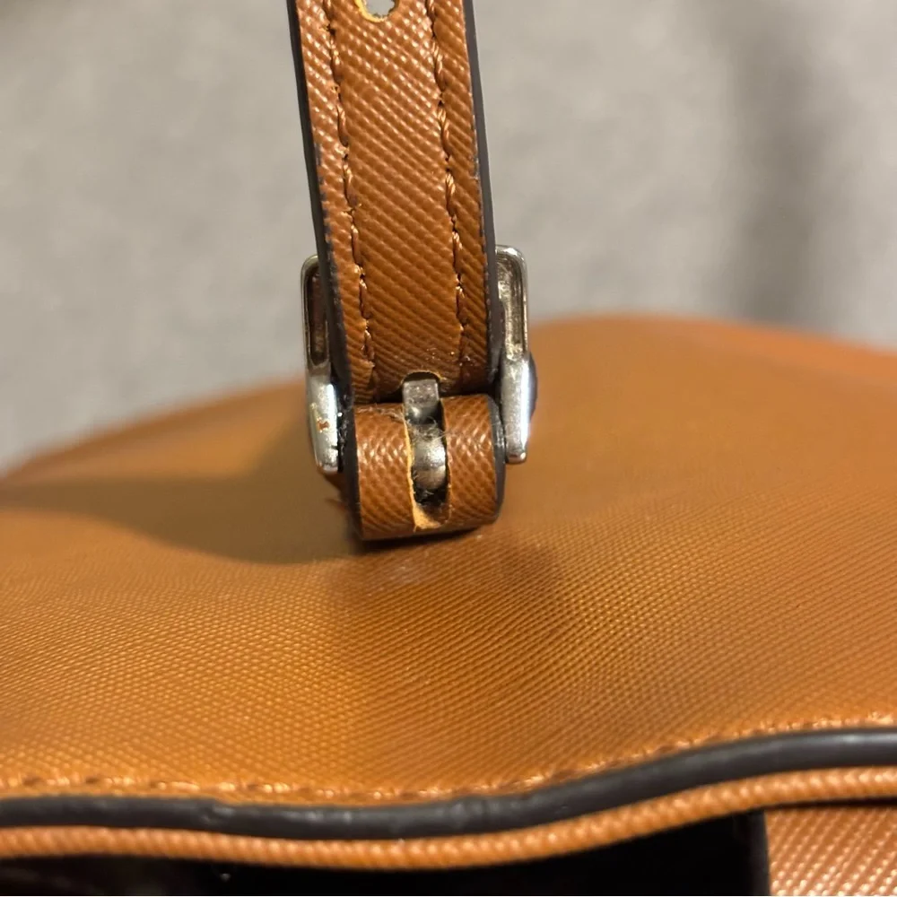 Guess Tan Tote Bag with Structured Design